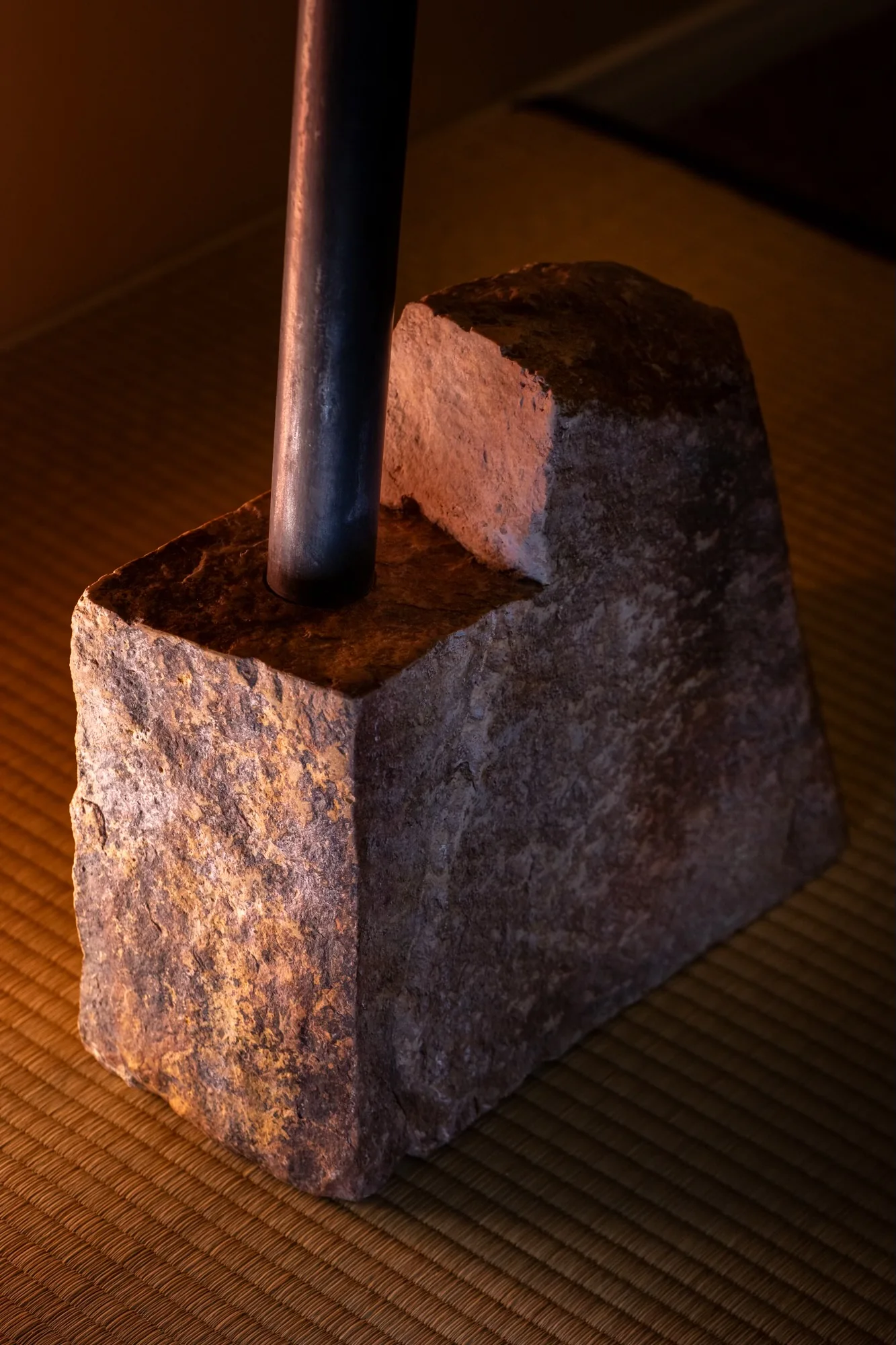 Front detail of the stone base and steel pipe
